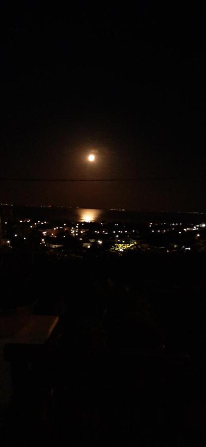 Hill Blue Apartment นิกิติ ภายนอก รูปภาพ