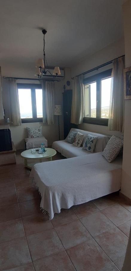 Hill Blue Apartment นิกิติ ภายนอก รูปภาพ
