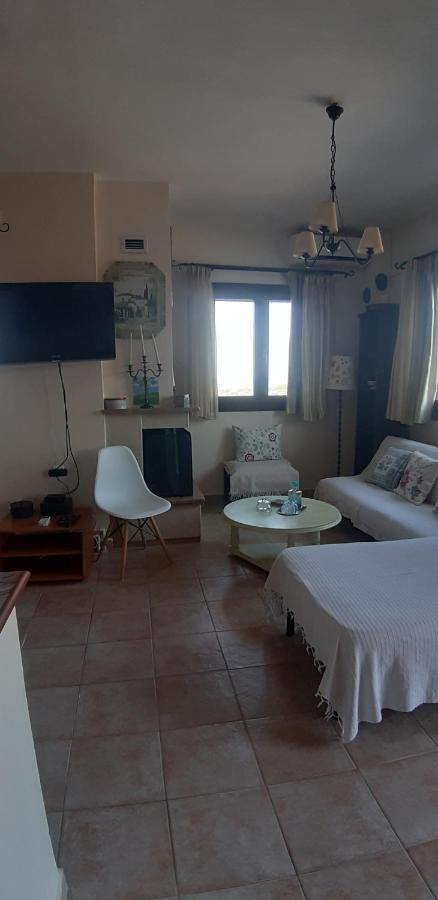 Hill Blue Apartment นิกิติ ภายนอก รูปภาพ